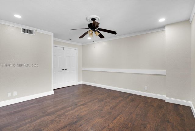 32 Wimbledon Lake Dr 221, Plantation, FL 33324