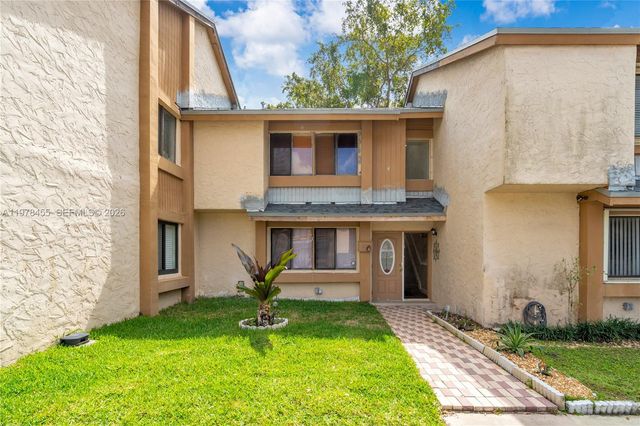 32 Wimbledon Lake Dr 221, Plantation, FL 33324