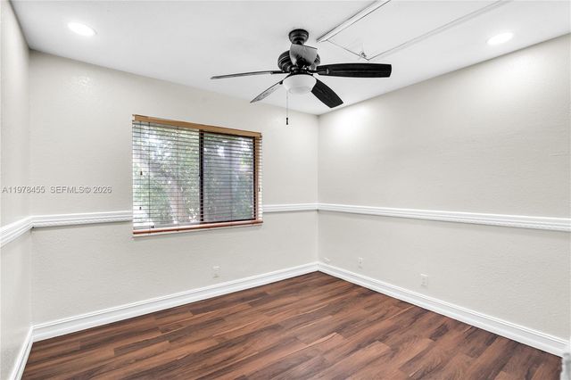 32 Wimbledon Lake Dr 221, Plantation, FL 33324