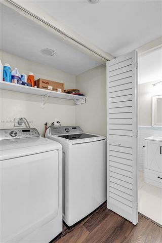 32 Wimbledon Lake Dr 221, Plantation, FL 33324