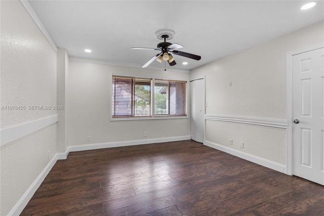 32 Wimbledon Lake Dr 221, Plantation, FL 33324