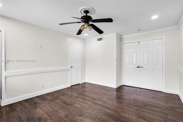 32 Wimbledon Lake Dr 221, Plantation, FL 33324