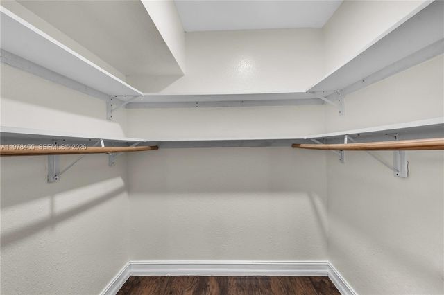 32 Wimbledon Lake Dr 221, Plantation, FL 33324