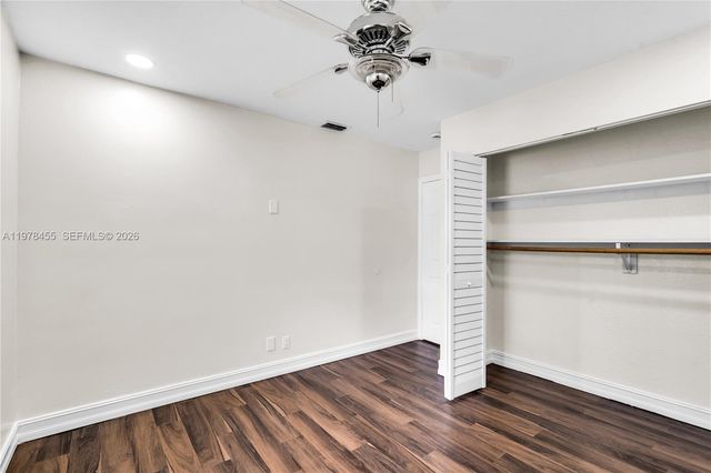 32 Wimbledon Lake Dr 221, Plantation, FL 33324