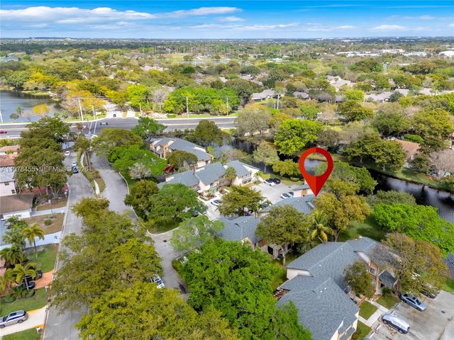 32 Wimbledon Lake Dr 221, Plantation, FL 33324