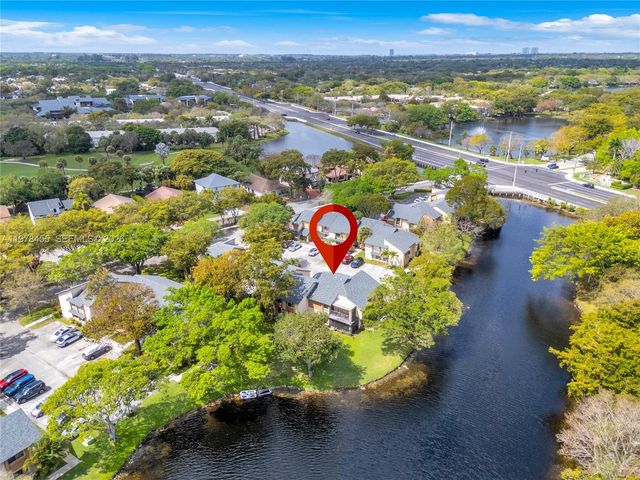 32 Wimbledon Lake Dr 221, Plantation, FL 33324