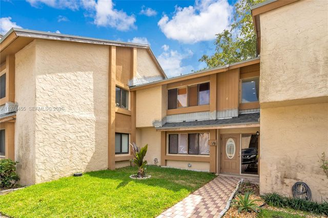 32 Wimbledon Lake Dr 221, Plantation, FL 33324