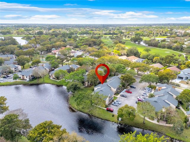 32 Wimbledon Lake Dr 221, Plantation, FL 33324