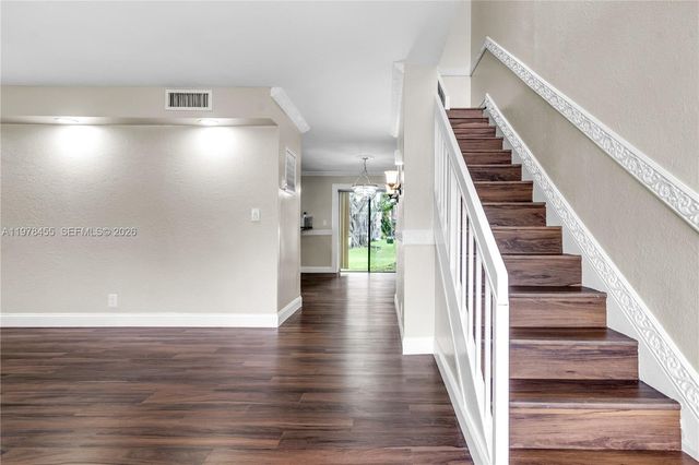 32 Wimbledon Lake Dr 221, Plantation, FL 33324