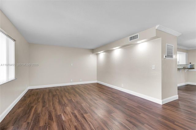 32 Wimbledon Lake Dr 221, Plantation, FL 33324