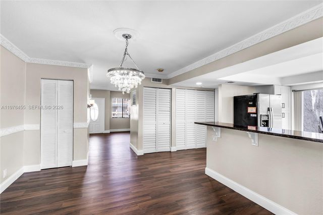 32 Wimbledon Lake Dr 221, Plantation, FL 33324