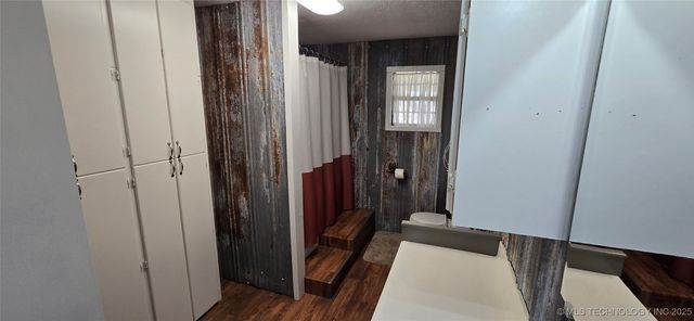 E 57th Street, Kansas, OK 74347