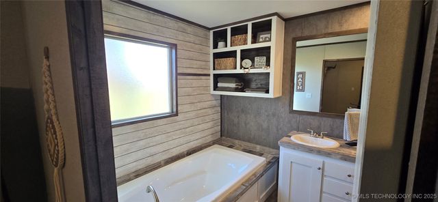 E 57th Street, Kansas, OK 74347