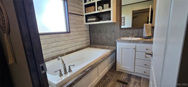 E 57th Street, Kansas, OK 74347