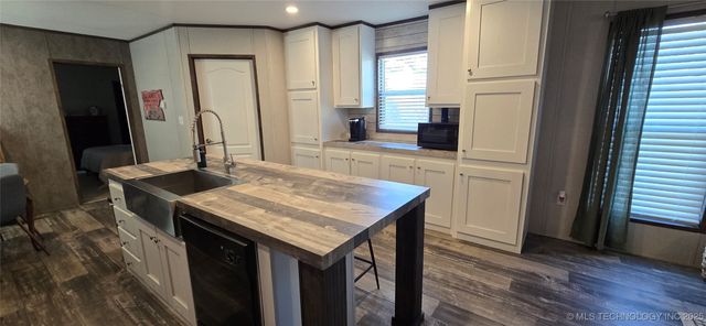 E 57th Street, Kansas, OK 74347