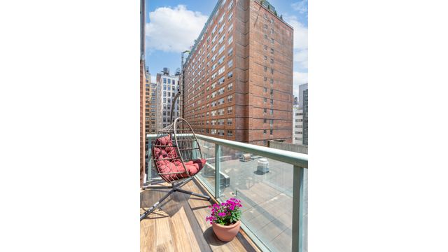 22 W 15th St Apt 5H, New York City, NY 10011