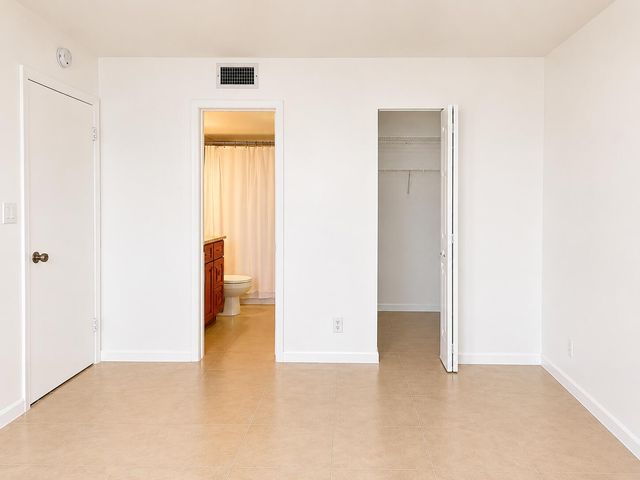 115 Lake Emerald Drive 210, Oakland Park, FL 33309