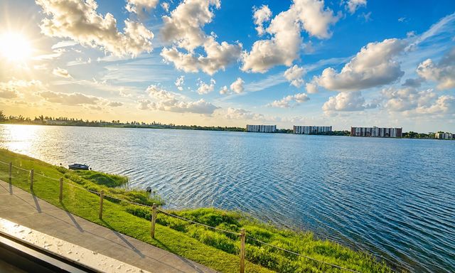 115 Lake Emerald Drive 210, Oakland Park, FL 33309
