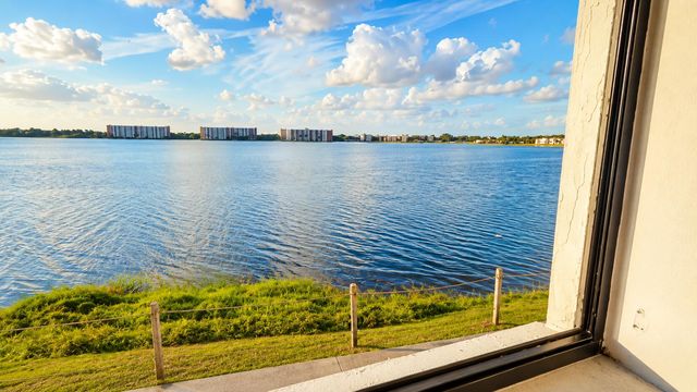 115 Lake Emerald Drive 210, Oakland Park, FL 33309