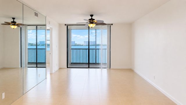 115 Lake Emerald Drive 210, Oakland Park, FL 33309