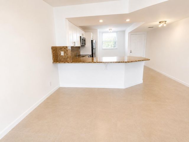 115 Lake Emerald Drive 210, Oakland Park, FL 33309