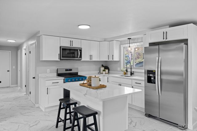 42 Tee Jay Dr, Seekonk, MA 02771