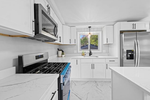 42 Tee Jay Dr, Seekonk, MA 02771