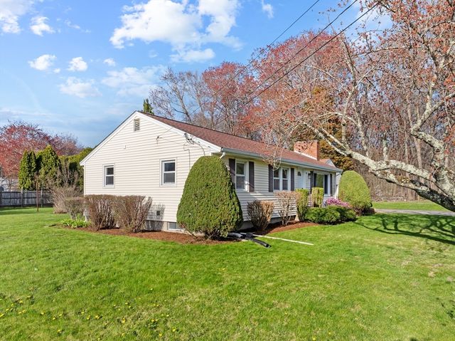 42 Tee Jay Dr, Seekonk, MA 02771