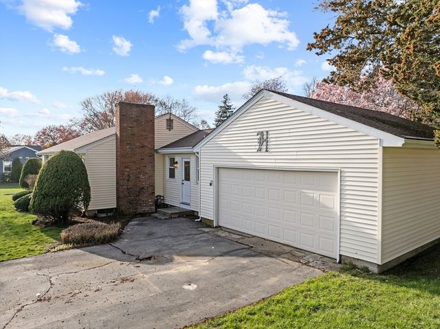 42 Tee Jay Dr, Seekonk, MA 02771