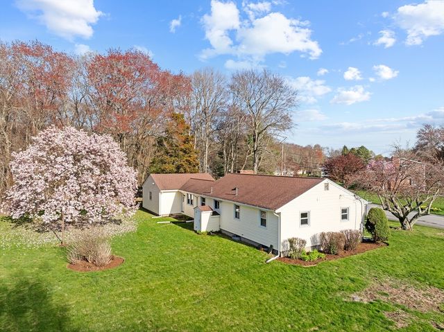 42 Tee Jay Dr, Seekonk, MA 02771