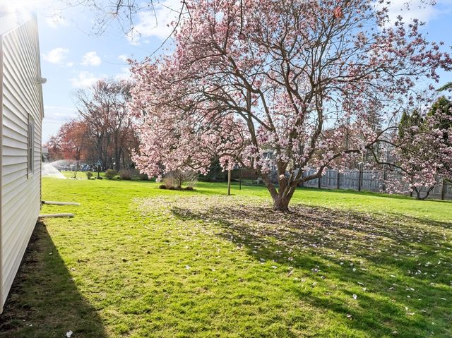42 Tee Jay Dr, Seekonk, MA 02771