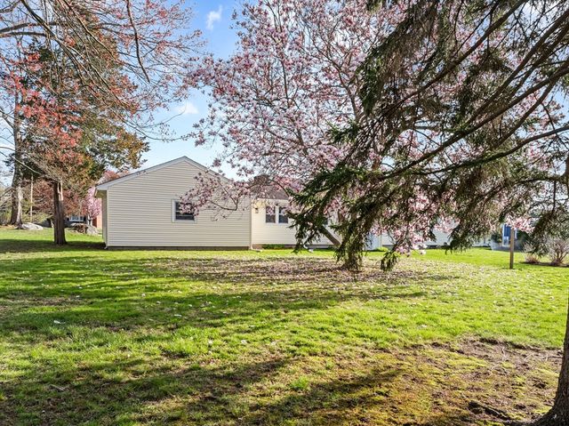 42 Tee Jay Dr, Seekonk, MA 02771