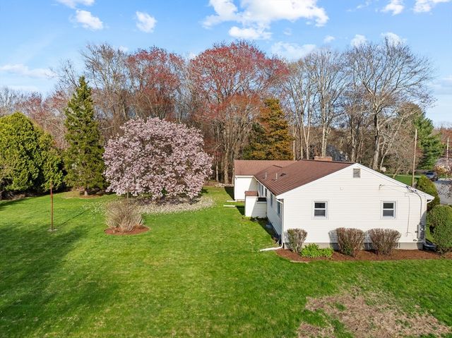 42 Tee Jay Dr, Seekonk, MA 02771