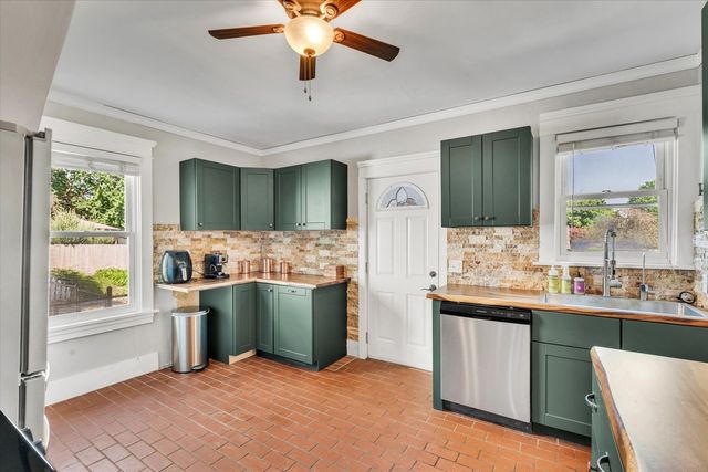 416 E Rusholme Street, Davenport, IA 52803