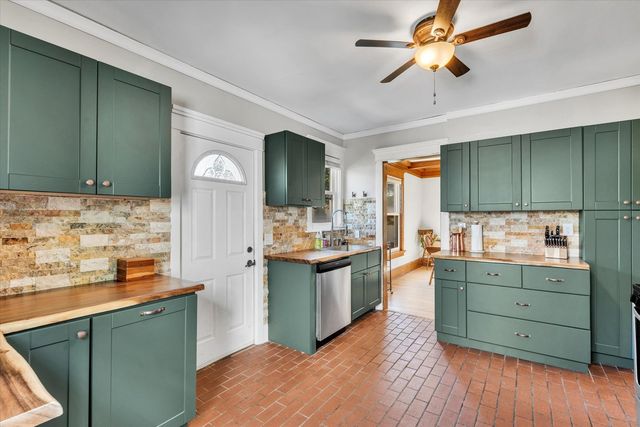 416 E Rusholme Street, Davenport, IA 52803