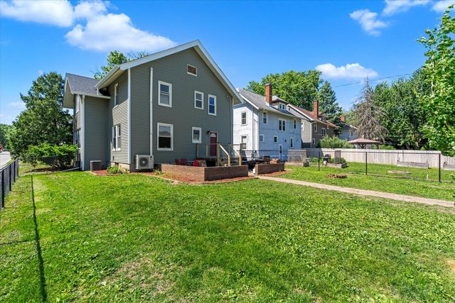416 E Rusholme Street, Davenport, IA 52803