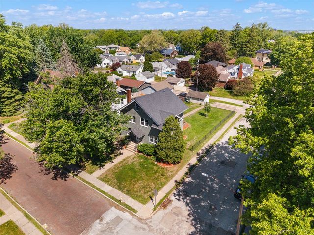 416 E Rusholme Street, Davenport, IA 52803