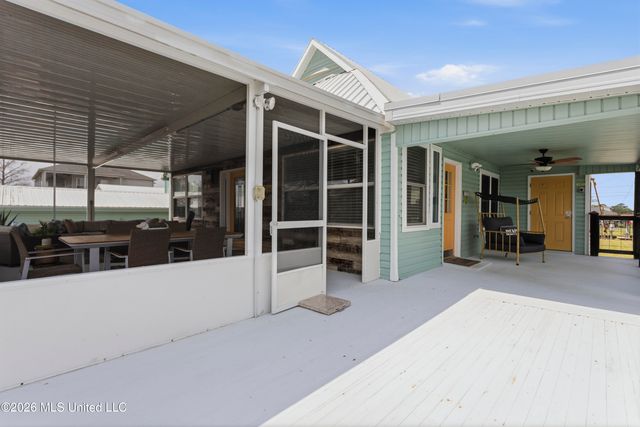 842 Deer Drive, Bay Saint Louis, MS 39520