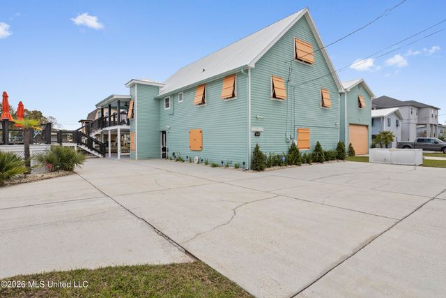 842 Deer Drive, Bay Saint Louis, MS 39520