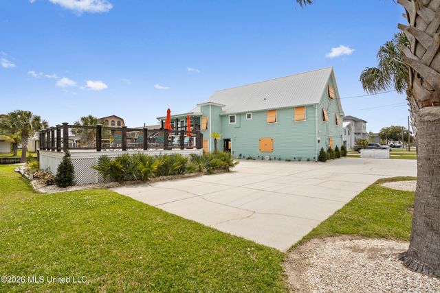 842 Deer Drive, Bay Saint Louis, MS 39520