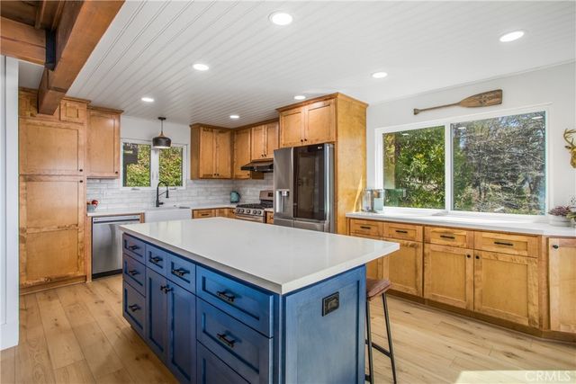 28834 Zion Drive, Lake Arrowhead, CA 92352