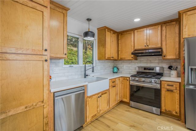 28834 Zion Drive, Lake Arrowhead, CA 92352