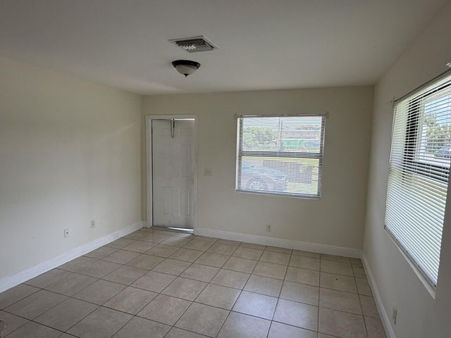 2820 Avenue S A1, Riviera Beach, FL 33404