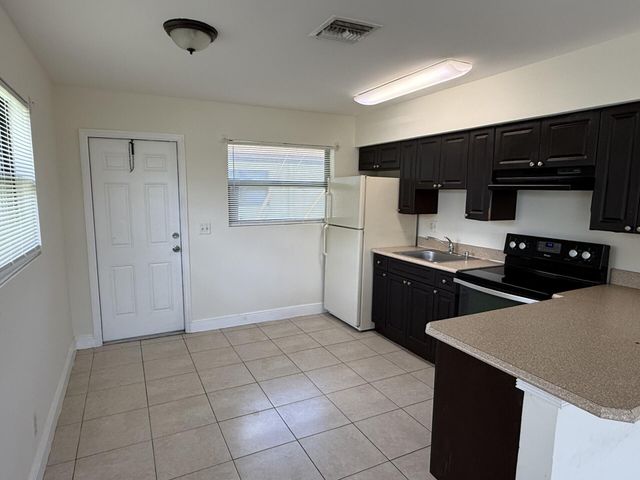 2820 Avenue S A1, Riviera Beach, FL 33404