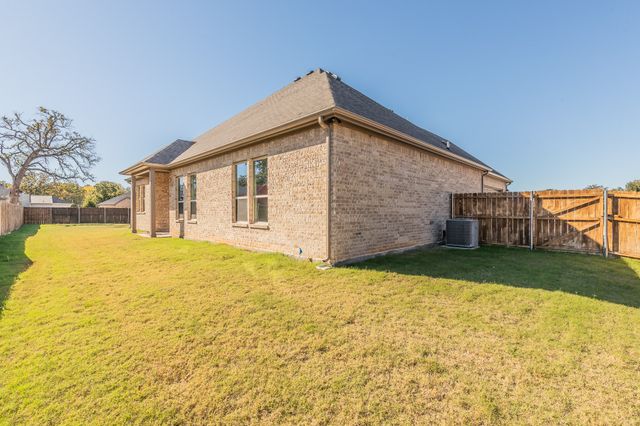 1600 Sea Breeze Court, Azle, TX 76020