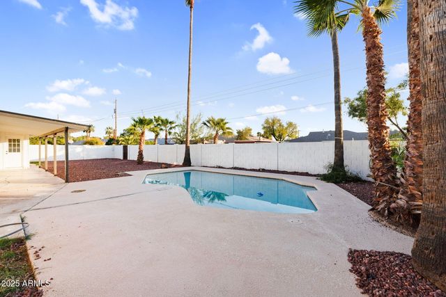 1523 W FLYNN Lane, Phoenix, AZ 85015