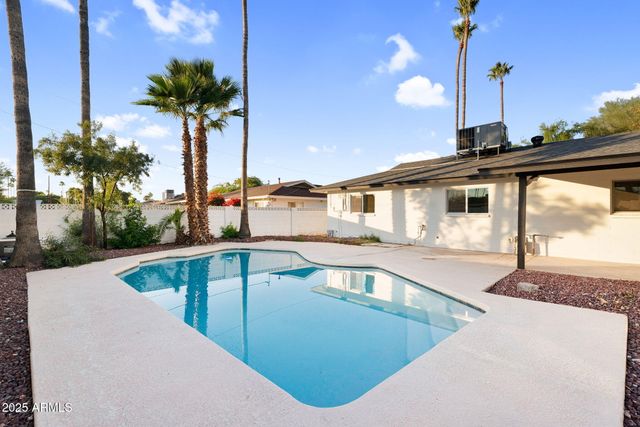 1523 W FLYNN Lane, Phoenix, AZ 85015