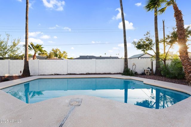 1523 W FLYNN Lane, Phoenix, AZ 85015