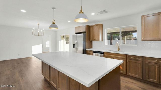 1523 W FLYNN Lane, Phoenix, AZ 85015