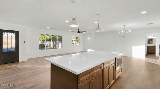 1523 W FLYNN Lane, Phoenix, AZ 85015